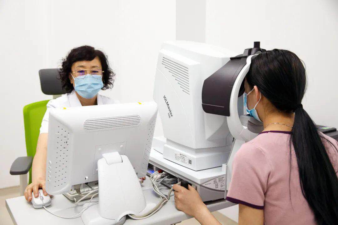 眼睛干澀、看不清字？ 快來這里檢查