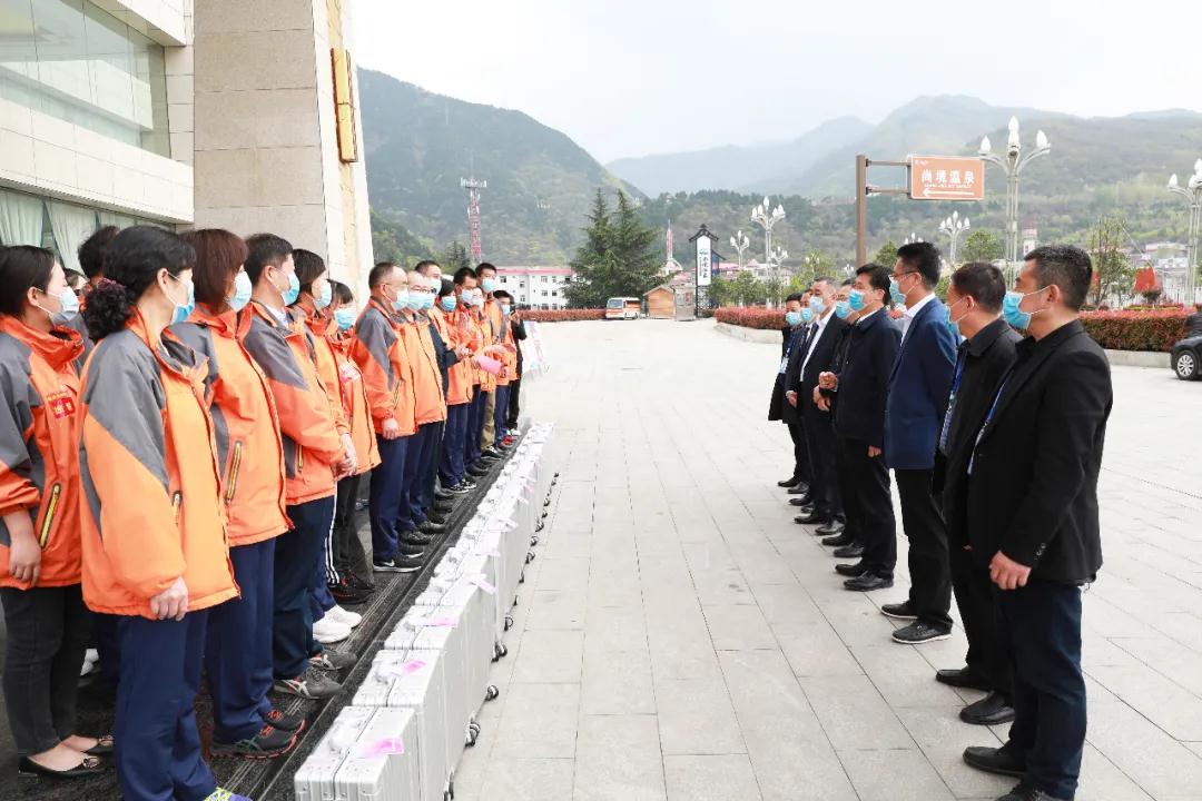 陜西省衛(wèi)健委領(lǐng)導前往隔離點看望支援湖北醫(yī)療隊隊員