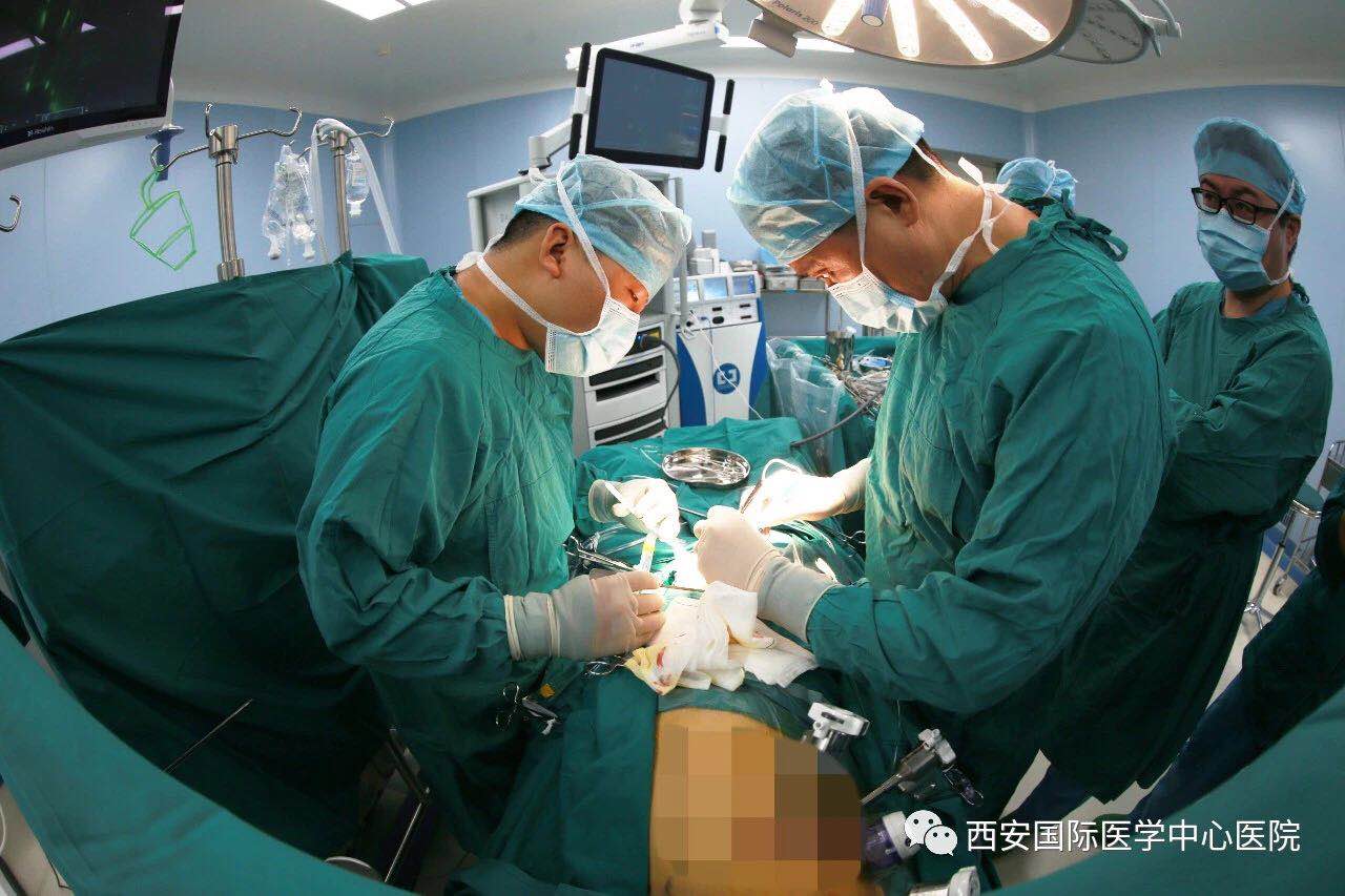 重磅！我院成功完成西北首例四代達(dá)芬奇機(jī)器人輔助房間隔缺損修補(bǔ)術(shù)