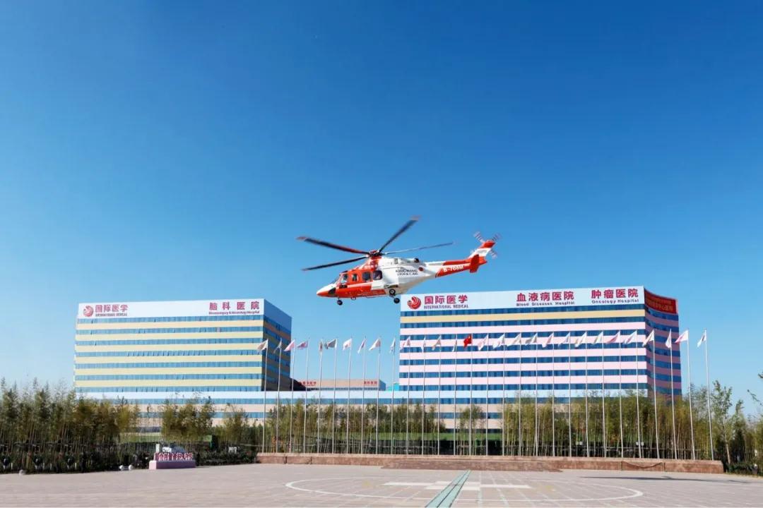人民數(shù)字陜西—生命續(xù)航 分秒必爭！  西安國際醫(yī)學(xué)中心醫(yī)院緊急救助一名跨省“飛”來的重癥患者