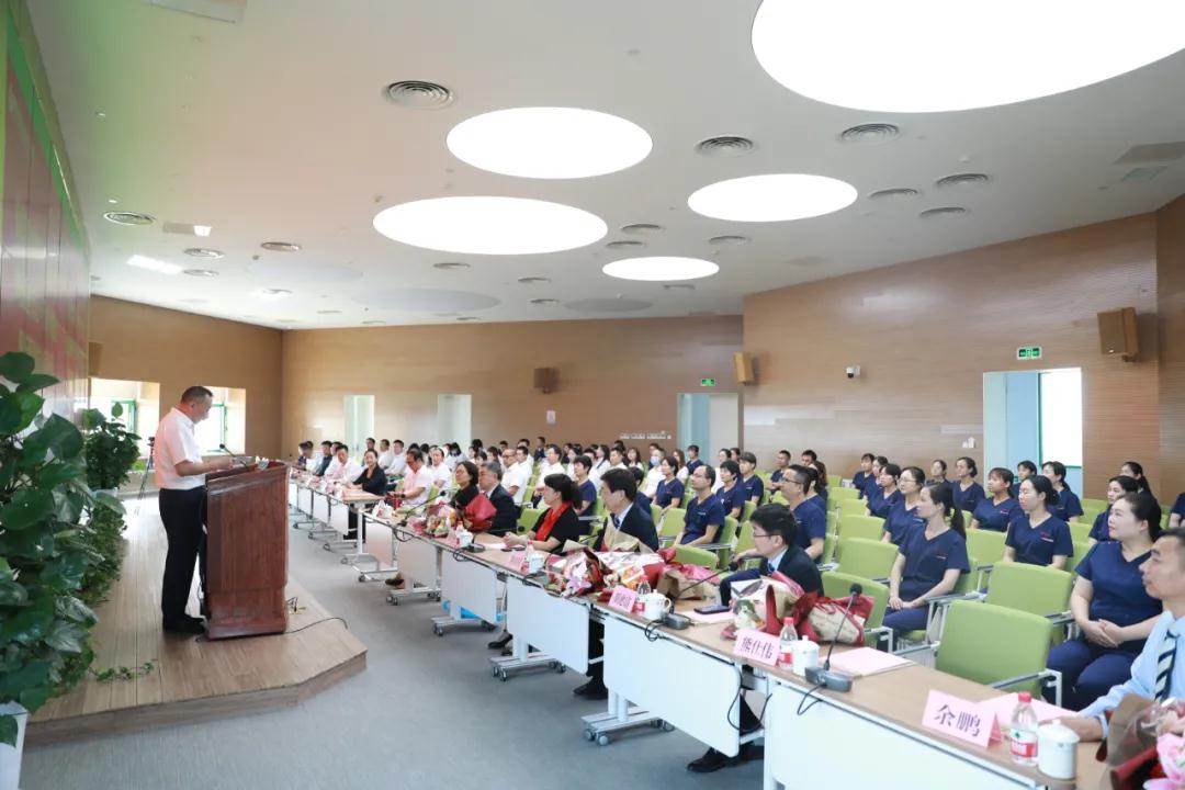 陽光網(wǎng)—昔日并肩戰(zhàn) ，今日敘佳緣 隨州市中心醫(yī)院到國際醫(yī)學(xué)中心醫(yī)院參觀交流