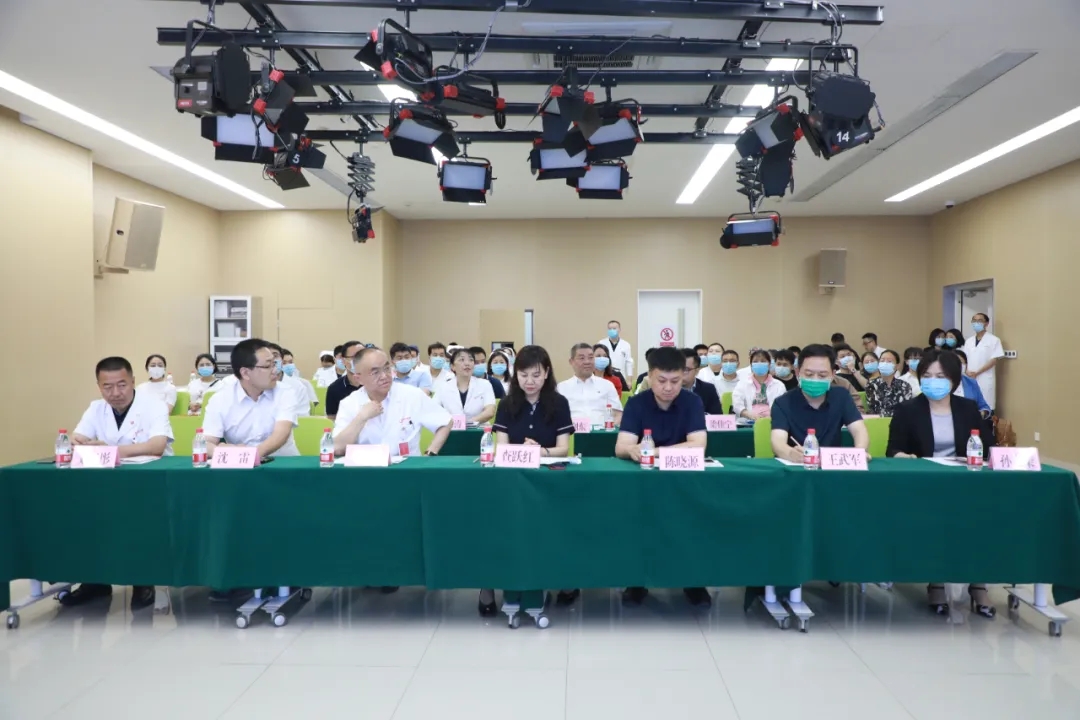 西安市市場監(jiān)督管理局高新區(qū)分局在我院舉辦“測量助力健康服務(wù) 計量守護(hù)生命安全”宣教活動
