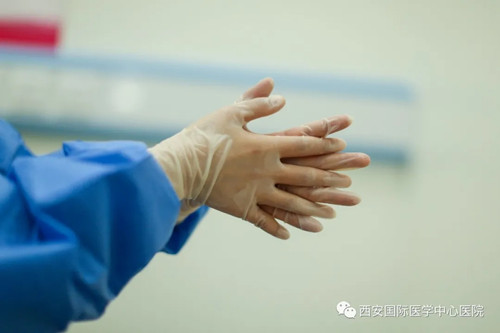 49秒！她的手，已接種了13230人