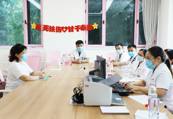 不掛號，解決多個問題，多學科MDT聯(lián)合門診讓更年期女性少跑腿，更安心！