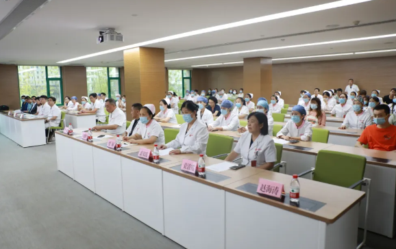 安全用械 守護(hù)健康——我院舉辦首屆“急救、生命支持類(lèi)設(shè)備安全使用月”活動(dòng)