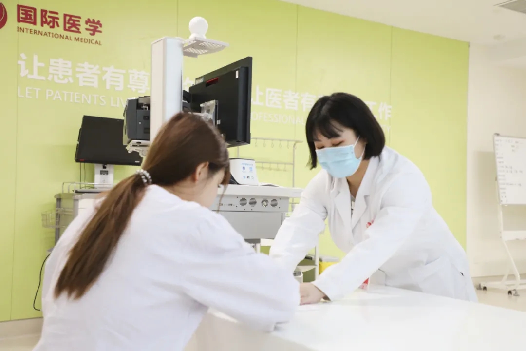 出院手續(xù)床前辦理，「移動結算車」便民又惠民！