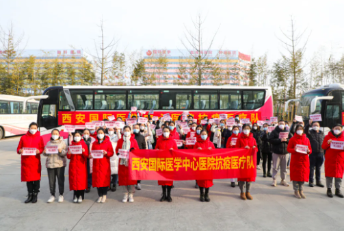 又有 300 余名醫(yī)護(hù)人員逆行出征，奔赴核酸采樣點