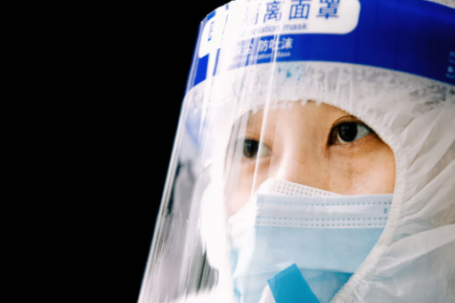 你穿防護(hù)服的樣子，真好看！